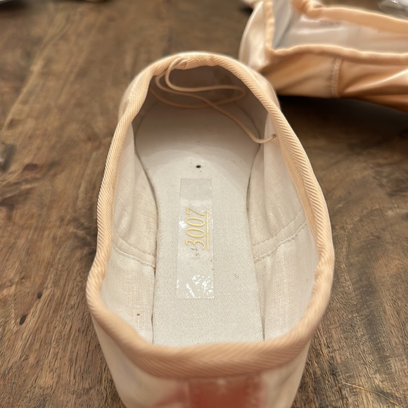 Brand new 3007 Nikolay pointe shoes (71/2, XXX, M) - Picture 11 of 16